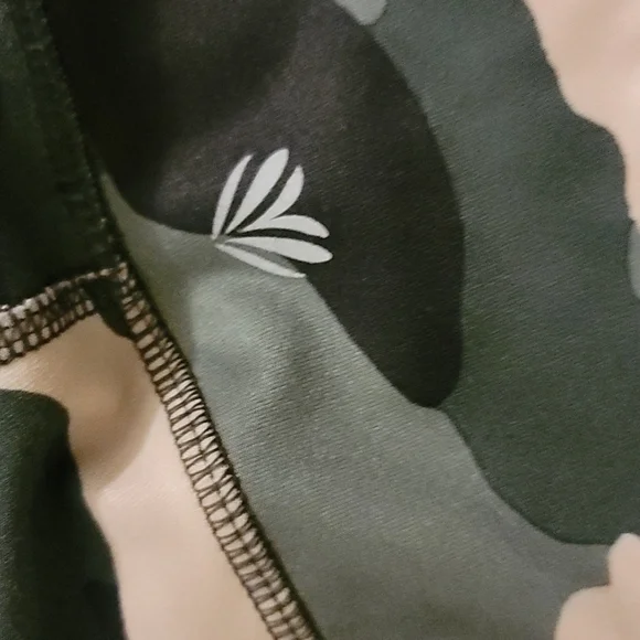 Forever 21 Camo Athletic Pants Size Medium - Picture 4 of 5